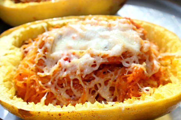 spaghetti squash with tomato sauce